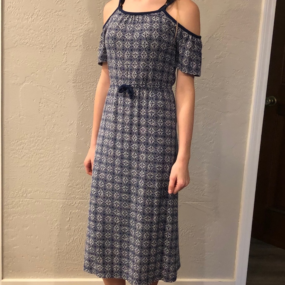 Cut out shoulder long dress
